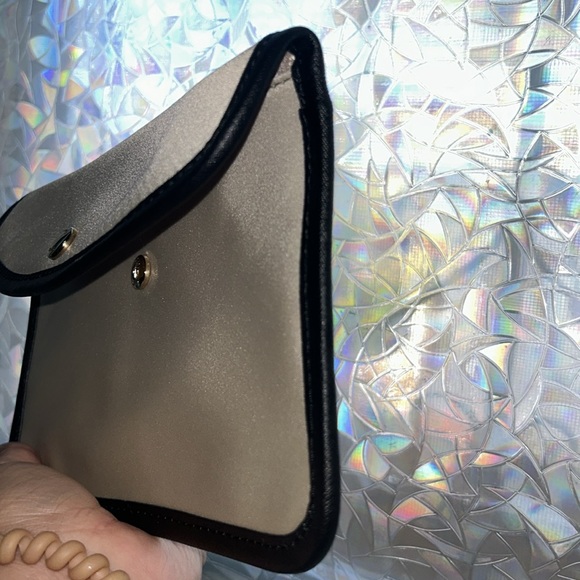 MICHAEL KORS SPORT/CASUAL NYLON WATER RESISTANT BEIGE WRISTLET CLUTCH NWOT - Picture 9 of 16